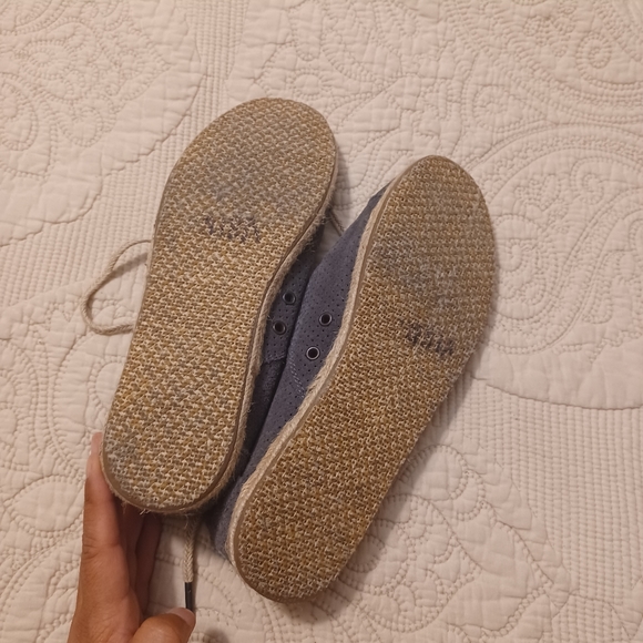 TOMS lace up DISCOUNTED SHIPPING - Picture 13 of 14